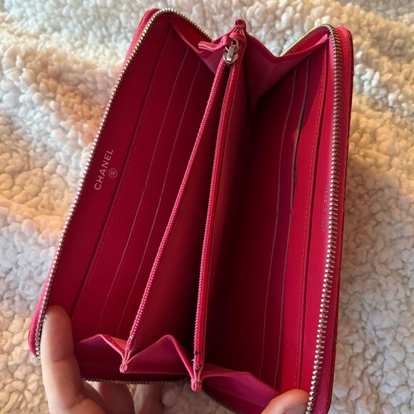 Like New CHANEL Red Patent Leather Zip Quilted Wallet w/Chanel Card - Picture 7 of 11